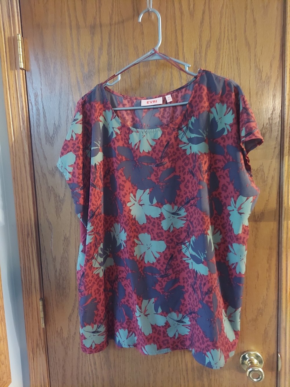 EVRI 1X Short Sleeve Floral Leopard Print Top Button Back Rust Teal